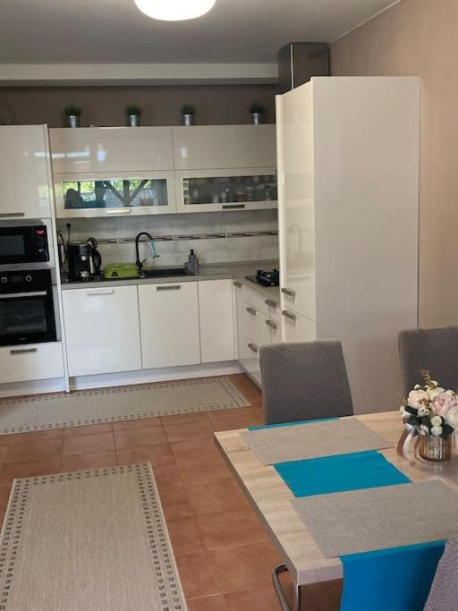 Apartman S Terasou, Bezplatne Parkovanie Lägenhet Bratislava Exteriör bild